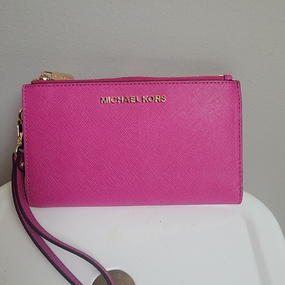 BRAND new! MICHAEL KORS JET SET phone wristlet wallet - Picture 1 of 3